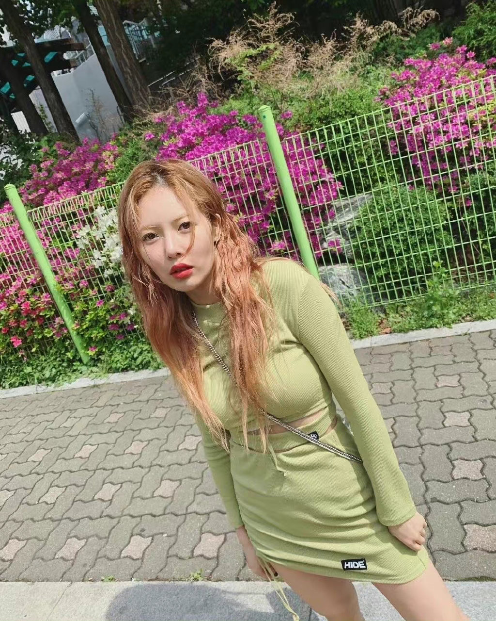 金泫雅 路边美照__财经头条