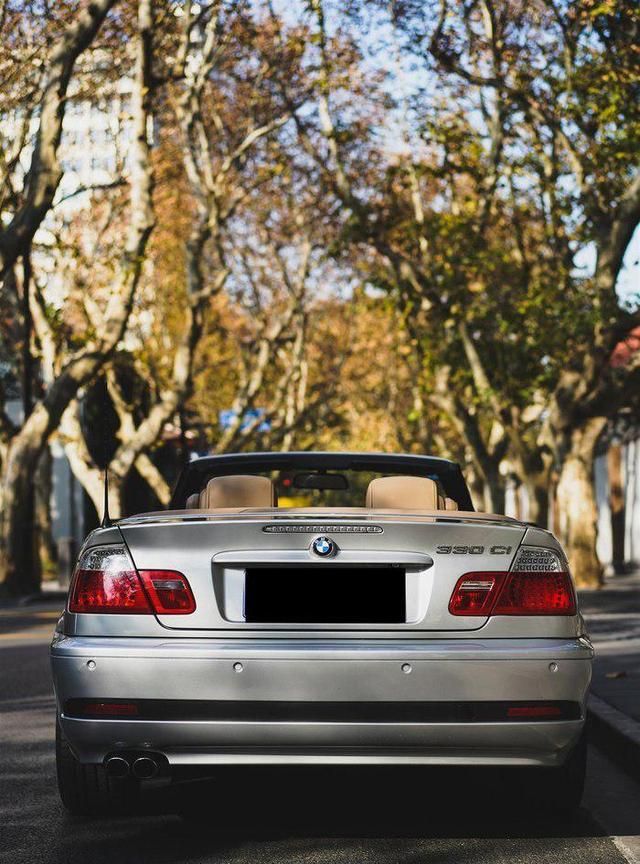 闪闪发光的银色梦中人宝马e46330ci