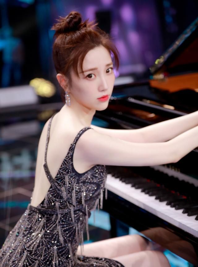 难怪江苏卫视女主持只有她蒙面舞王2张纯烨钢琴公主造型绝美