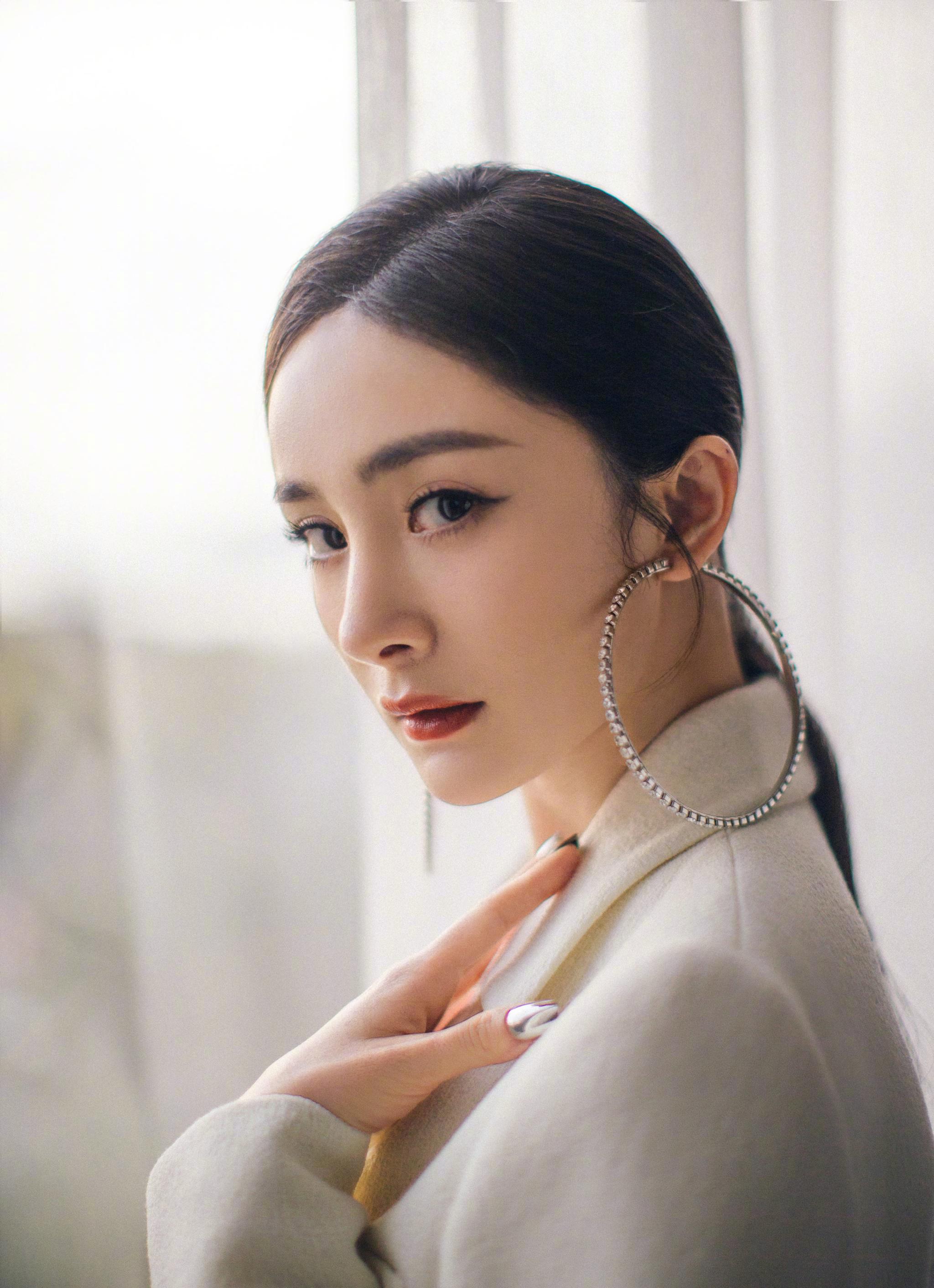 杨幂 盛典内场look到,干练精致范儿十足 ,走起_高清图集_新浪网