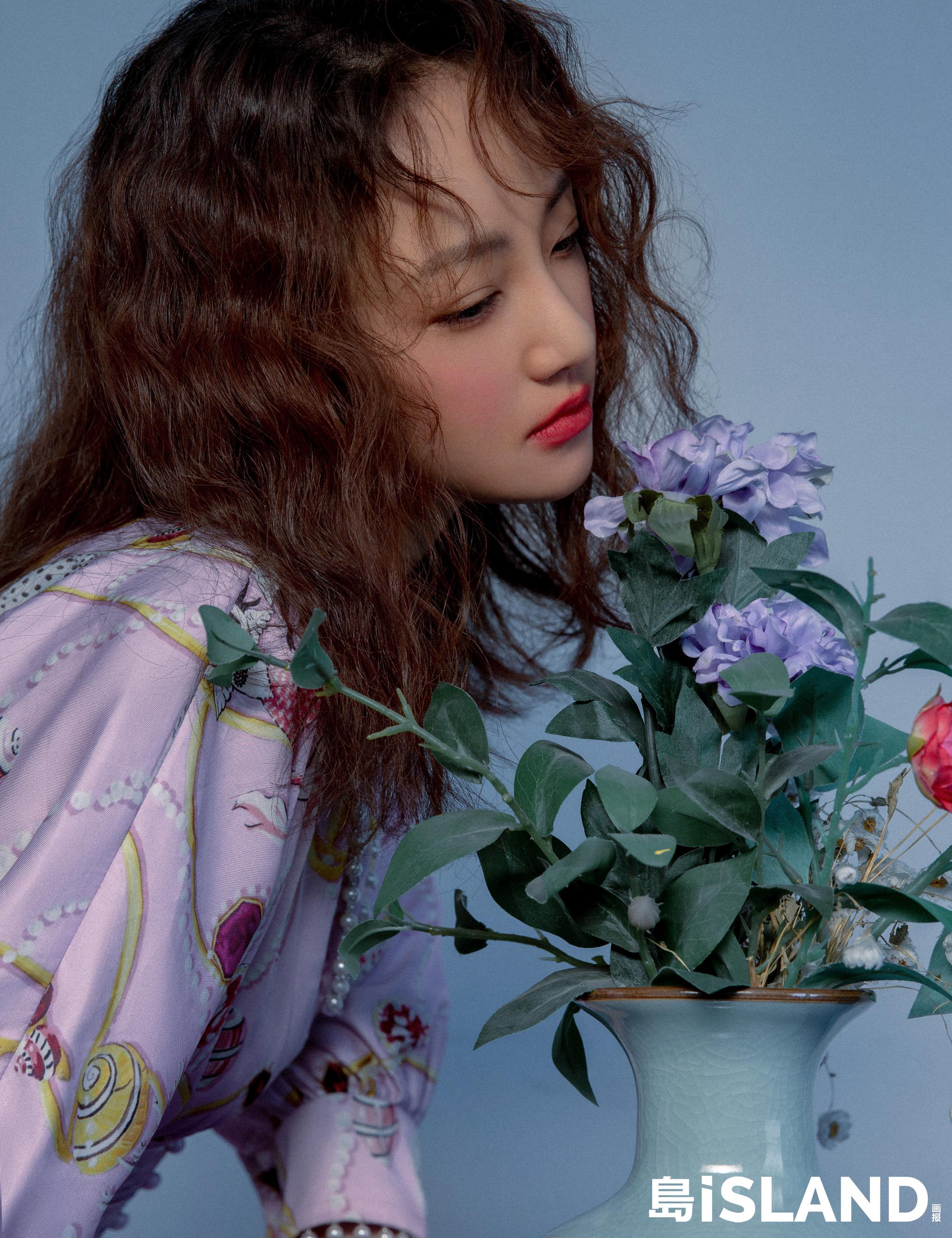 欢娱影视演员吴佳怡six演绎island画报大片