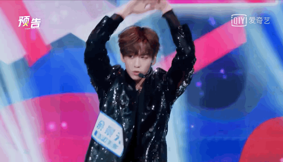 网传创造营2021c位胡烨韬和青春有你3c位余景天舞台动图