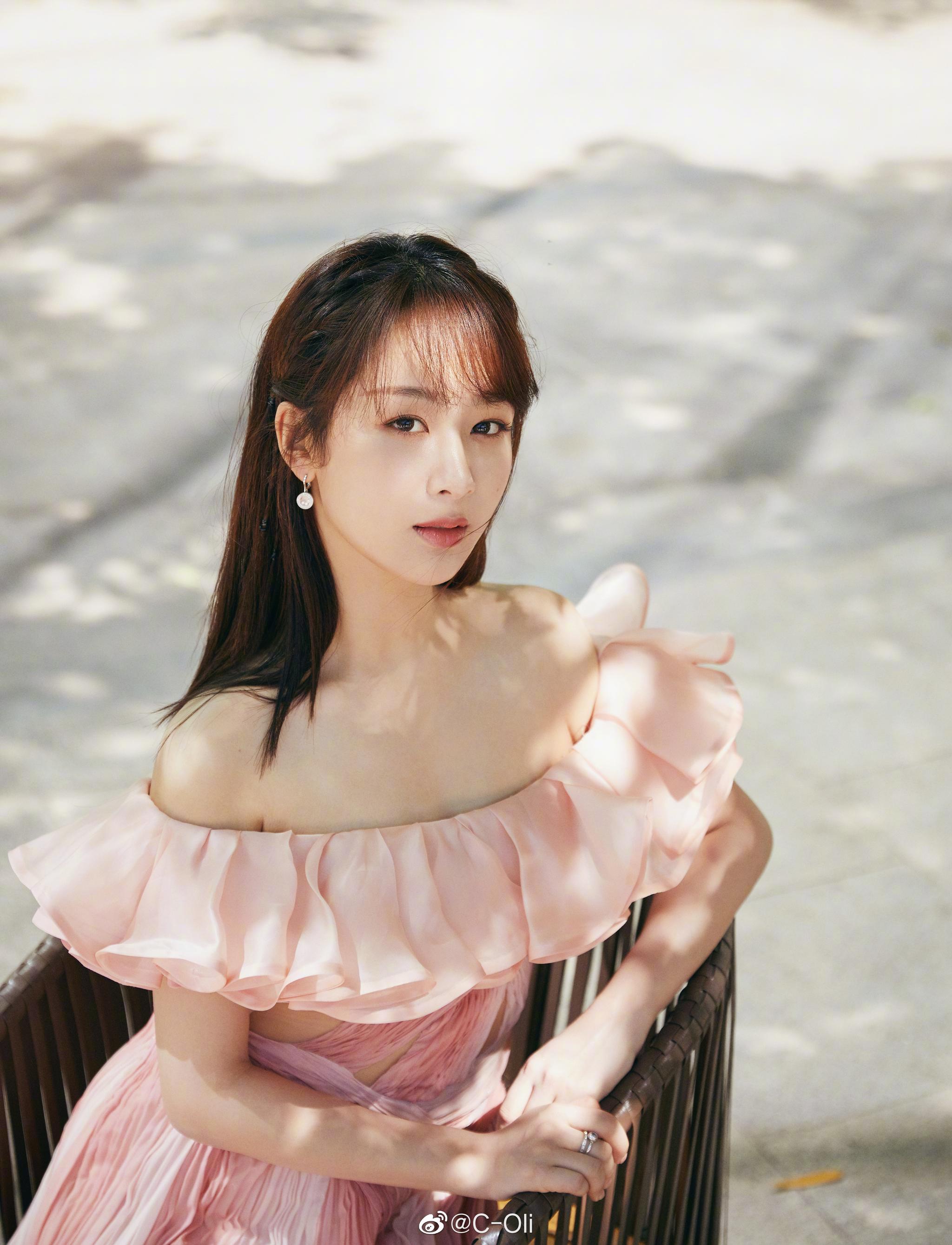 身着cong tri fall 2020|chopard|杨紫|萧邦_新浪新闻