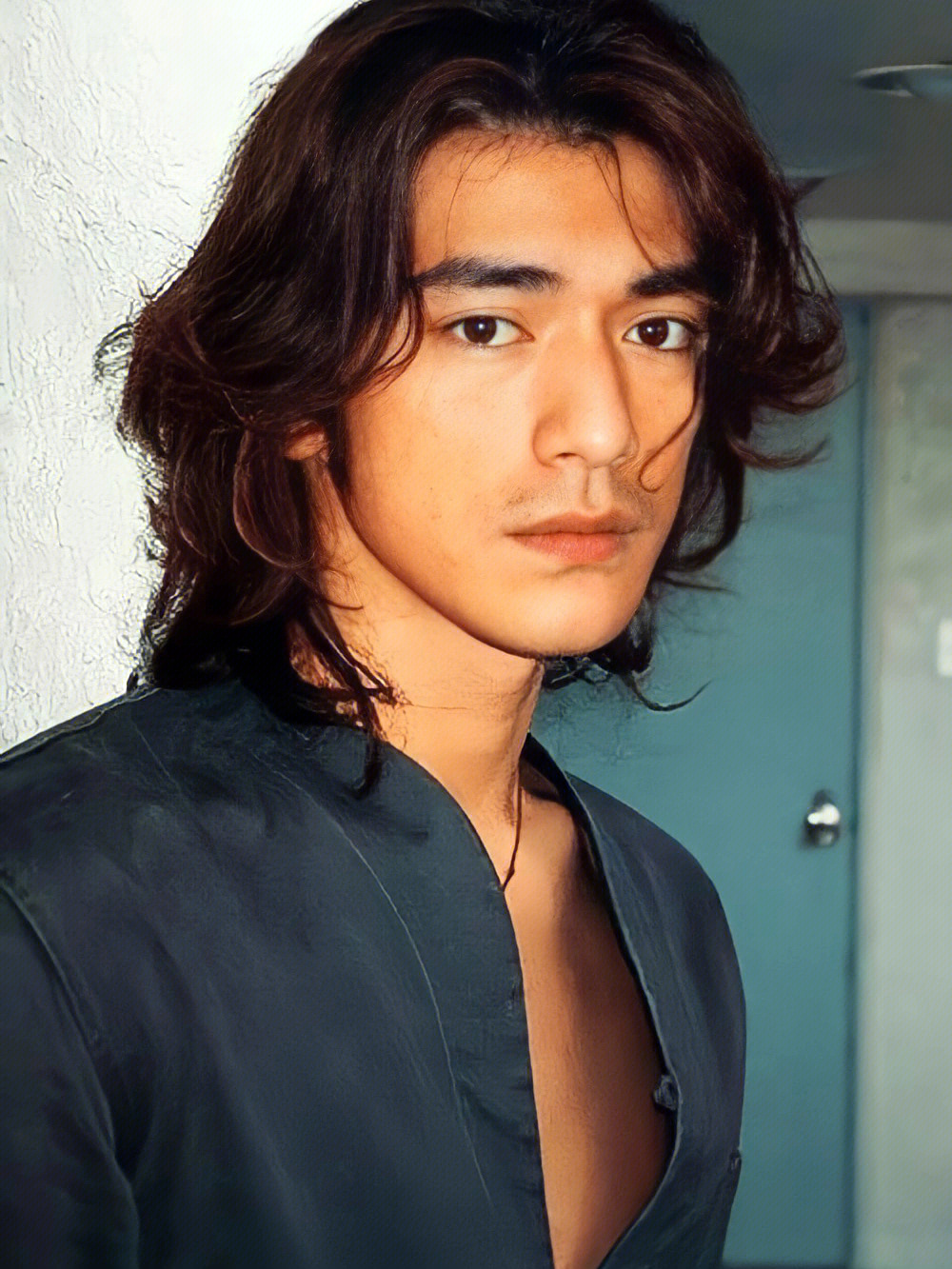 有一种帅哥叫金城武曾经亚洲男星颜值顶峰