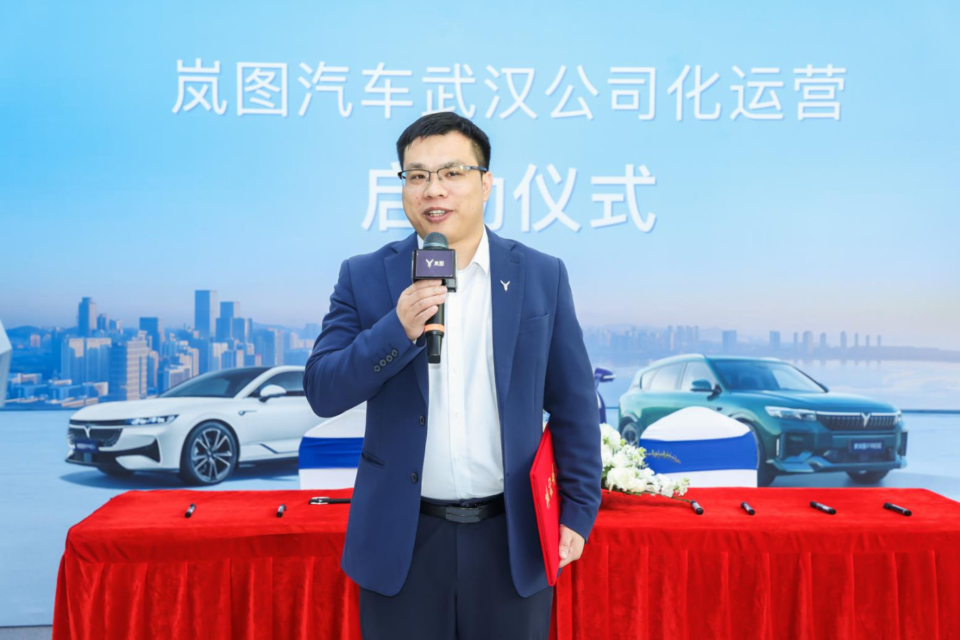 岚图汽车总经理助理,销售公司总经理邵明峰在