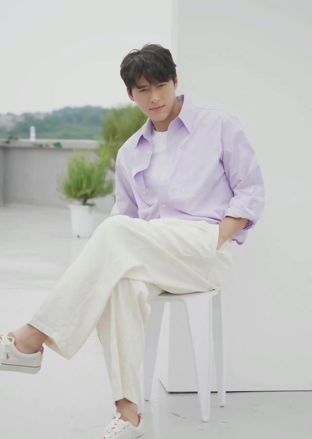 玄彬再亮相终于变帅了穿紫色衬衣拍广告比走机场时帅多了