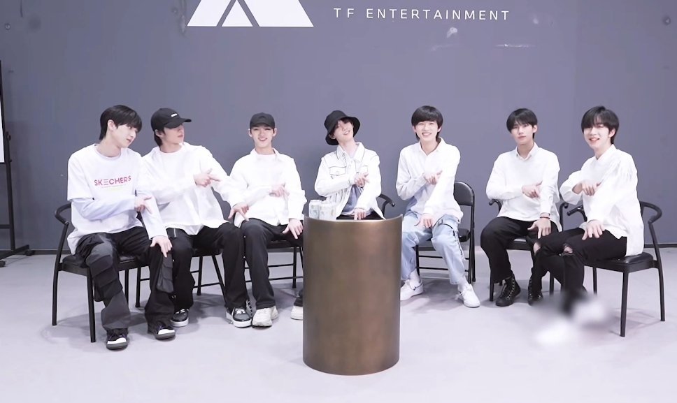 收集一些时代少年团7人手势_高清图集_新浪网
