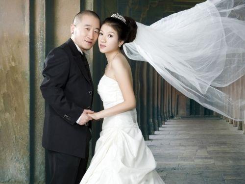 妻子年轻时也是大美人,儿媳颜值太漂亮|李保田|李彧|胡英_新浪新闻