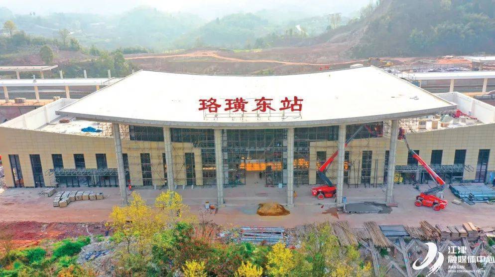 接轨于襄渝铁路磨心坡北场木耳,水土等站点东港,龙盛,统景,设立珞璜东