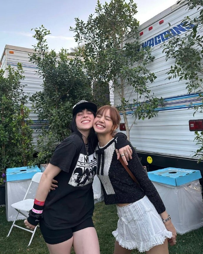 lisains晒和碧梨同框照美女贴贴