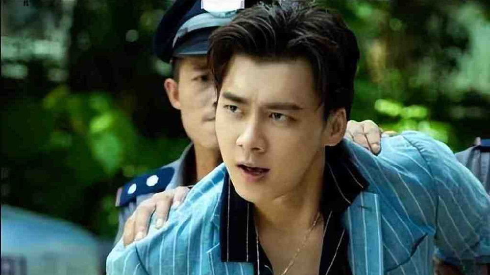 该税税不该睡的别睡,盘点2022年塌房的男明星|陈赫|邓伦|贾乃亮|王东|贤合庄_新浪新闻