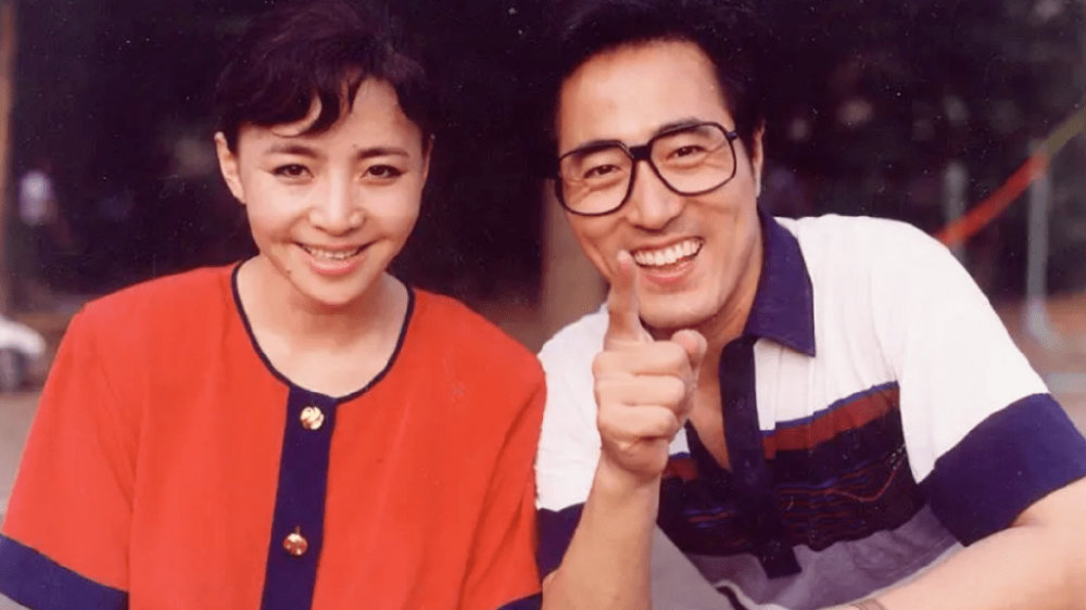 他和宋丹丹演夫妻火遍全国，与妻子恩爱40年，唯独儿子让他有烦恼|杨立新|宋丹丹|杨玏_新浪新闻