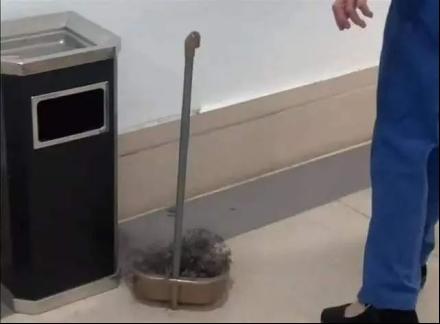 “上岸”地铁站火了，这届考研人为“求上岸”能有多拼？休闲区蓝鸢梦想 - Www.slyday.coM