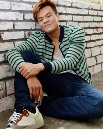 jyp社长朴振英48岁喜得二千金网友千万要像妈妈