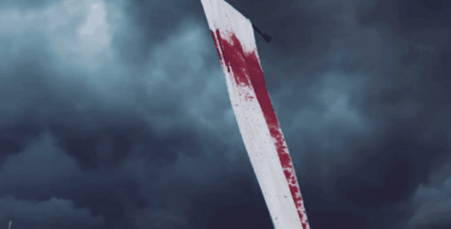 《窦娥奇冤》中窦娥被斩后血溅白练,六月飞雪这是超现实的想象,但底层