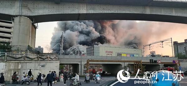 南京鼓楼金盛百货发生火灾 灭火救援仍在继续休闲区蓝鸢梦想 - Www.slyday.coM 南京鼓楼金盛百货发生火灾 灭火救援仍在继续休闲区蓝鸢梦想 - Www.slyday.coM