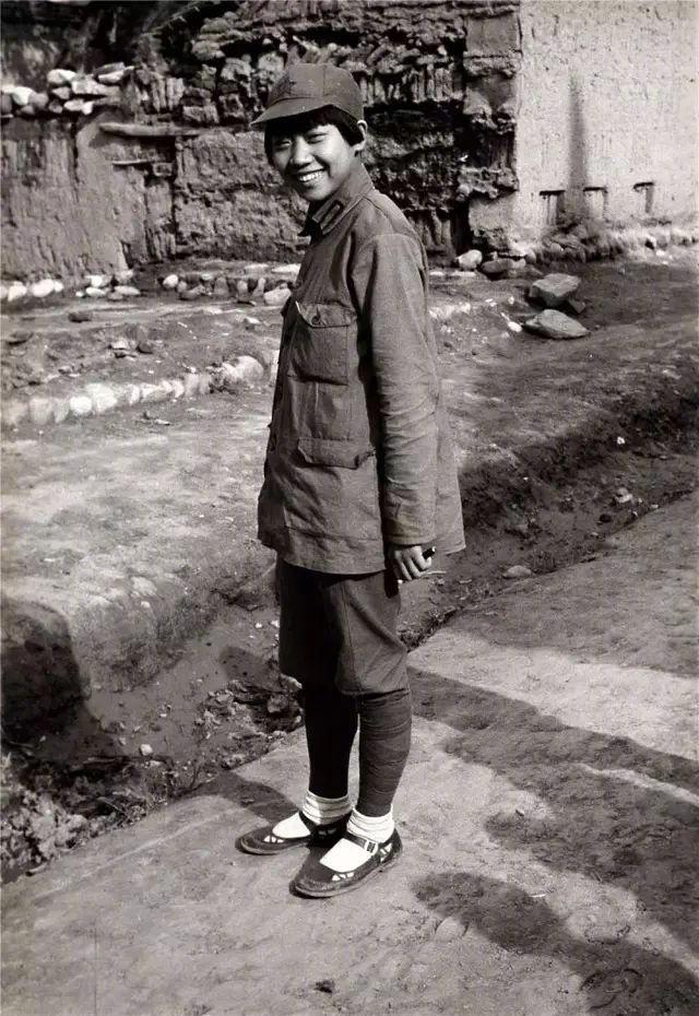 他们手里用着破步枪 眼睛却已经开始望着海那头的航母休闲区蓝鸢梦想 - Www.slyday.coM 他们手里用着破步枪 眼睛却已经开始望着海那头的航母休闲区蓝鸢梦想 - Www.slyday.coM