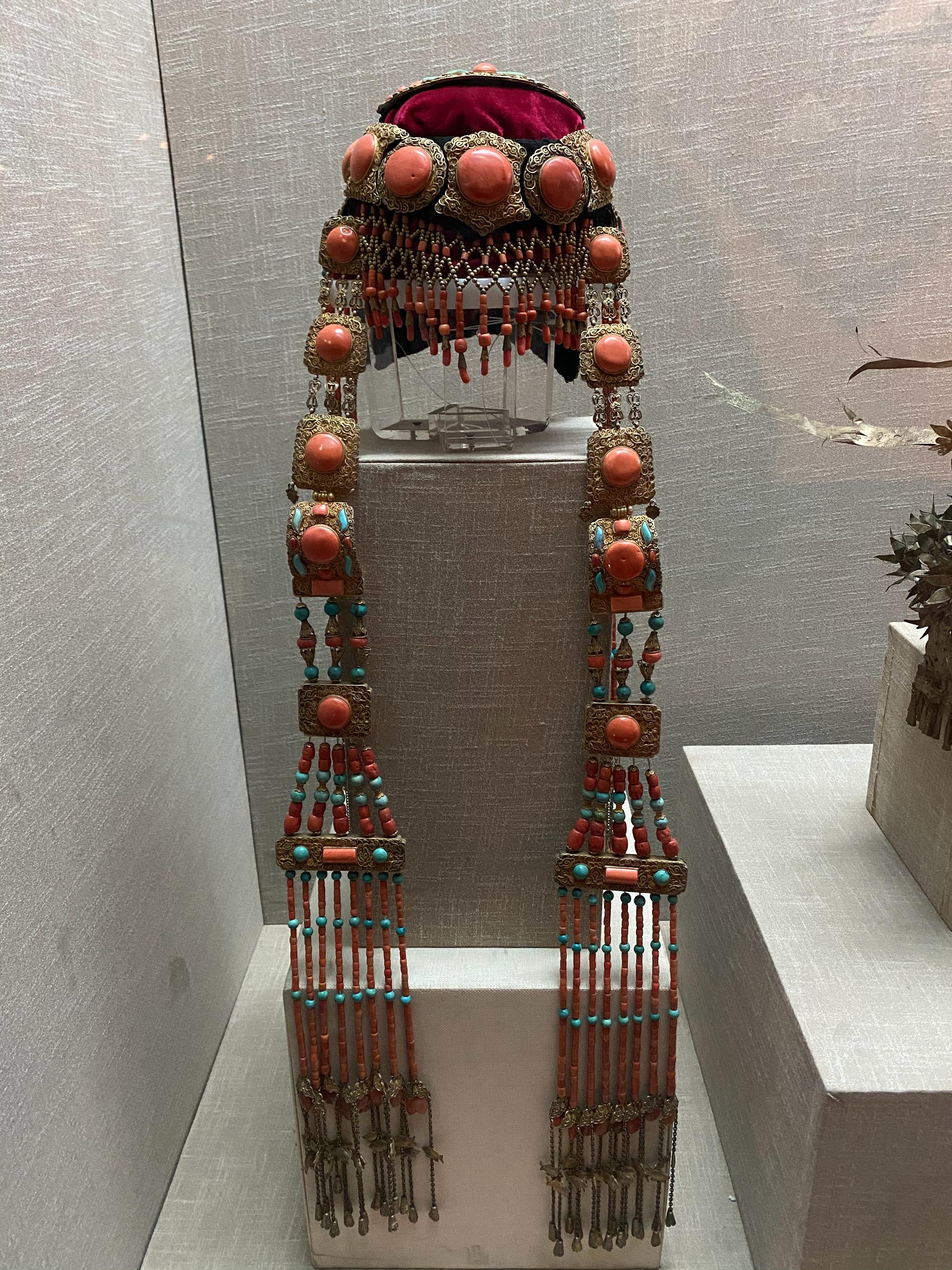 内蒙古敕勒川博物馆的清代藏品,少数民族的头饰真好看_高清图集_新浪