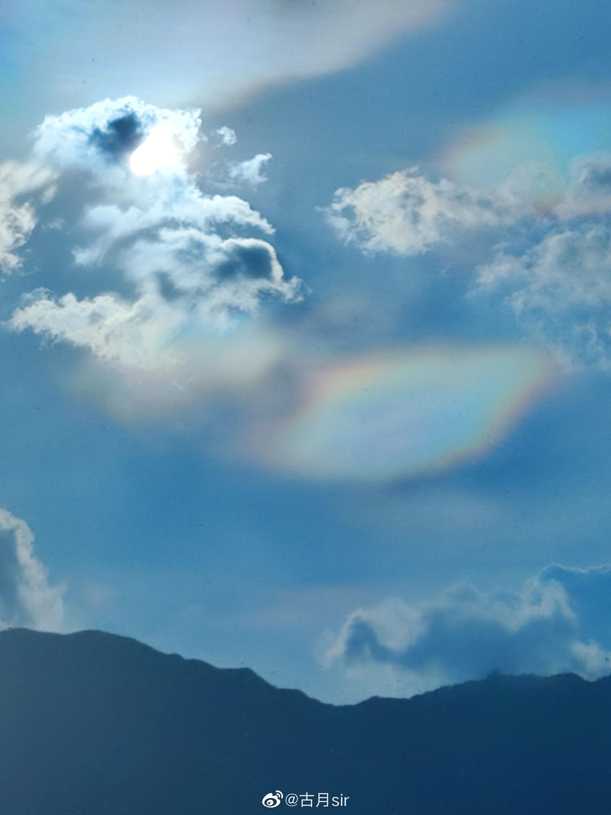 6/ 68月24日傍晚时分,吉安天空出现"七彩祥云"奇观,独特的七彩云彩