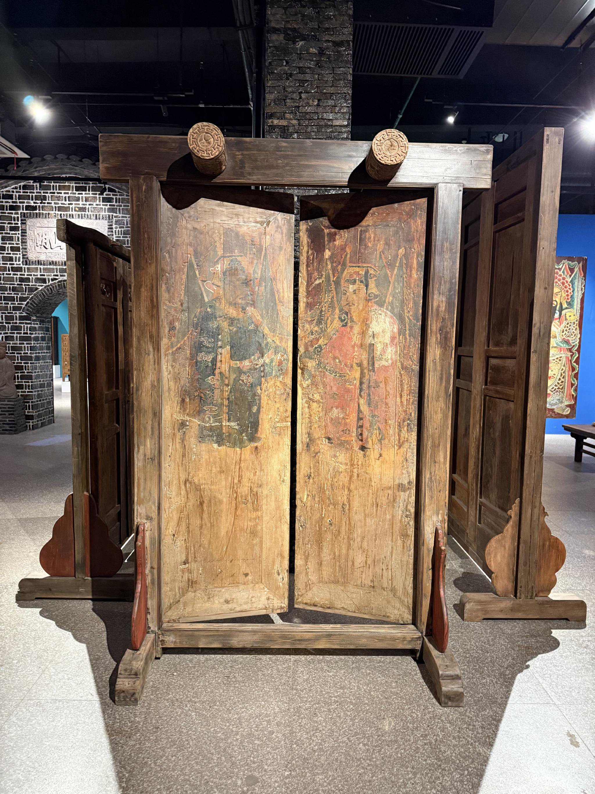今天在博物馆里看到了件很有意思展品:门簪|门当户对|婚恋|结婚|男性|高学历_新浪新闻