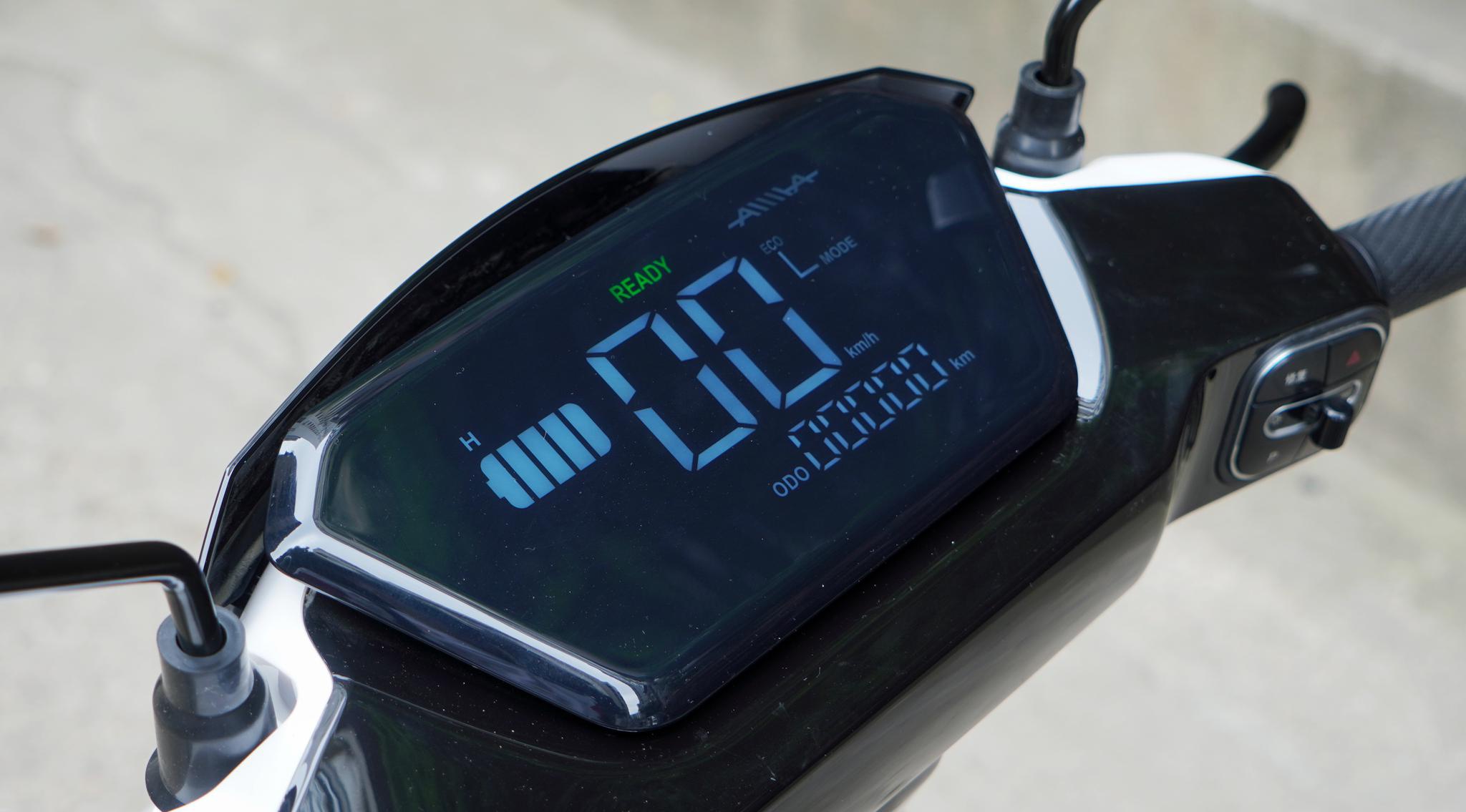 体验简直太舒服了不充电的长续航爱玛a500电动车真机体验