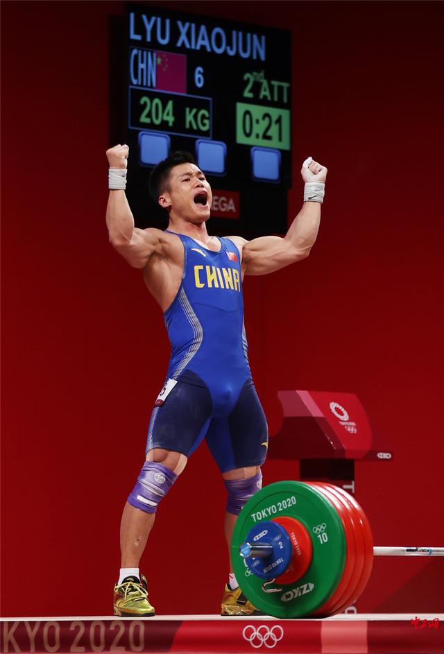 37岁吕小军举重夺金!被赞为"不老军神"的他如何击败的年轻选手?丨高清