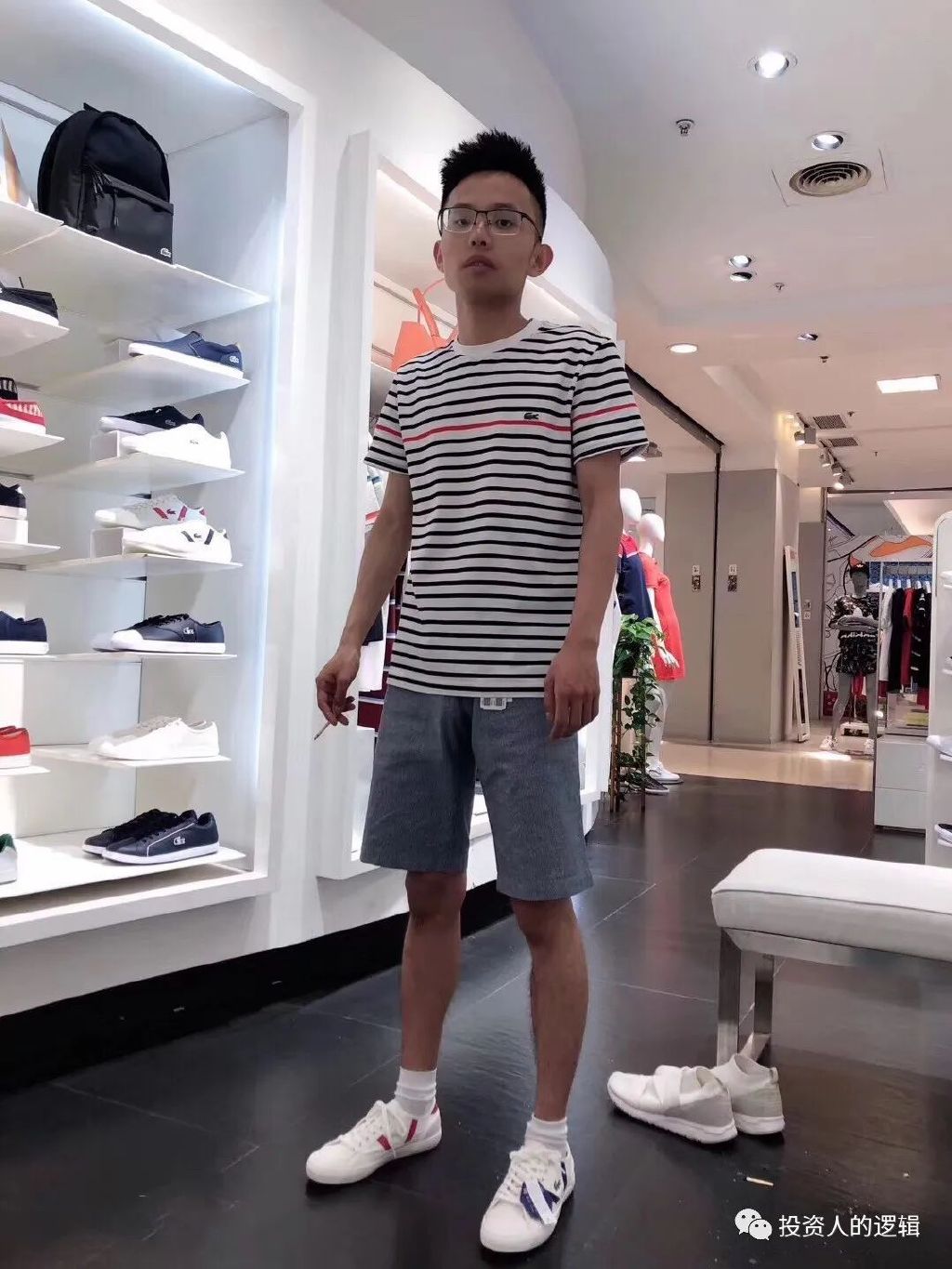 拿朋友圈当日记本，炫富秀权的金融国企坑爹小伙儿周劼火了！休闲区蓝鸢梦想 - Www.slyday.coM