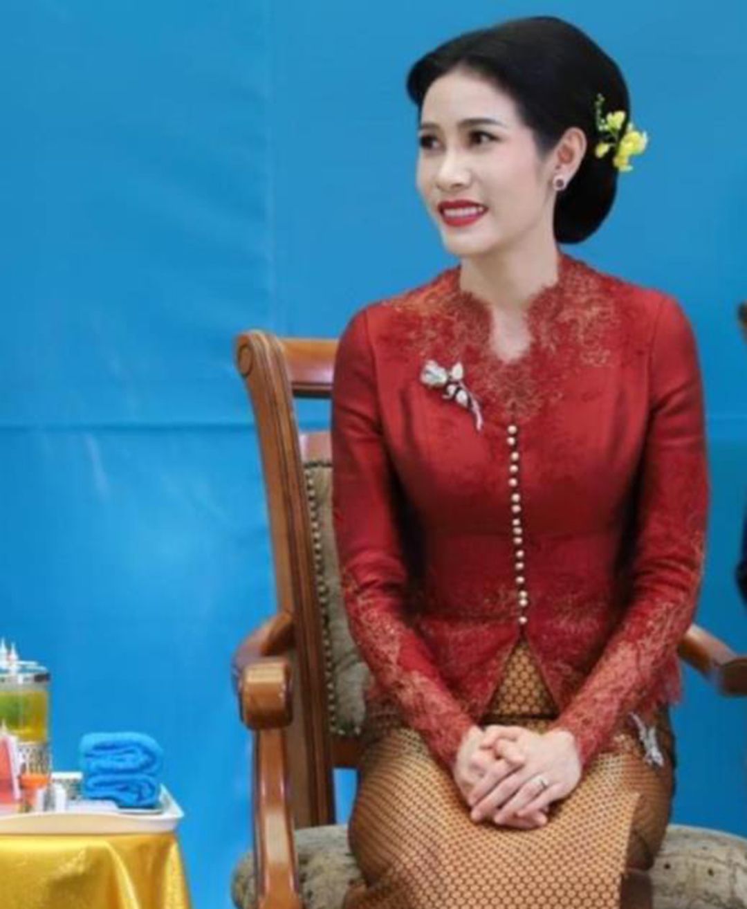 诗妮娜的旧照被王室发布,拨云见日的机会来了,西拉米也蠢蠢欲动|贵妃