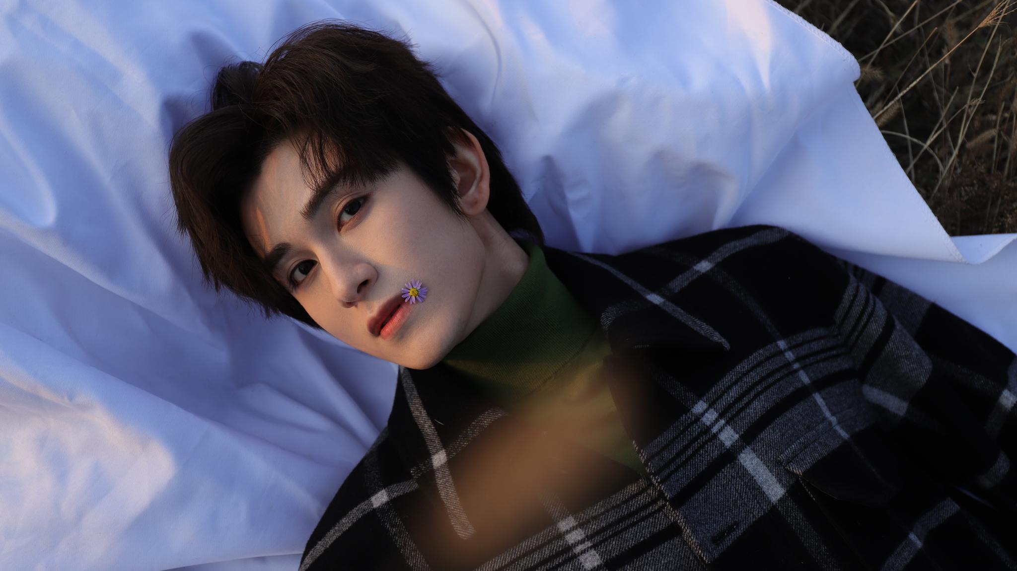 近日演员朱赞锦曝光写真