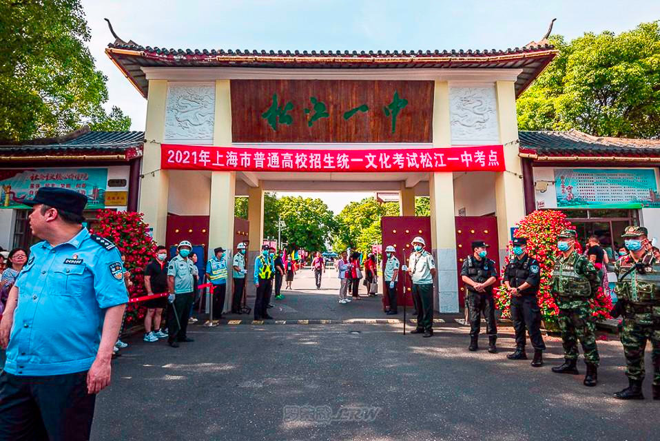 推荐lrw800e 《2021年高考首日"松江一中"考点拍 》
