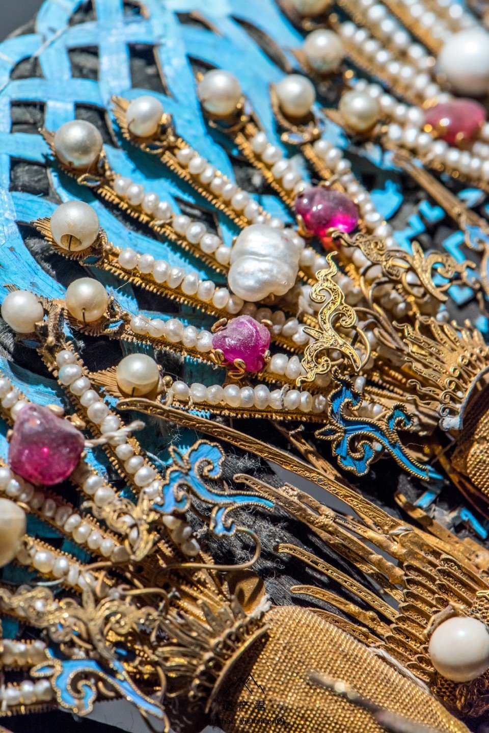 故宫博物院藏· 清代金累丝嵌珍珠宝石五凤钿