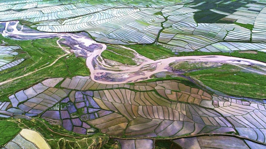 安宁河谷平原崇山峻岭间藏着的袖珍天府人境行走