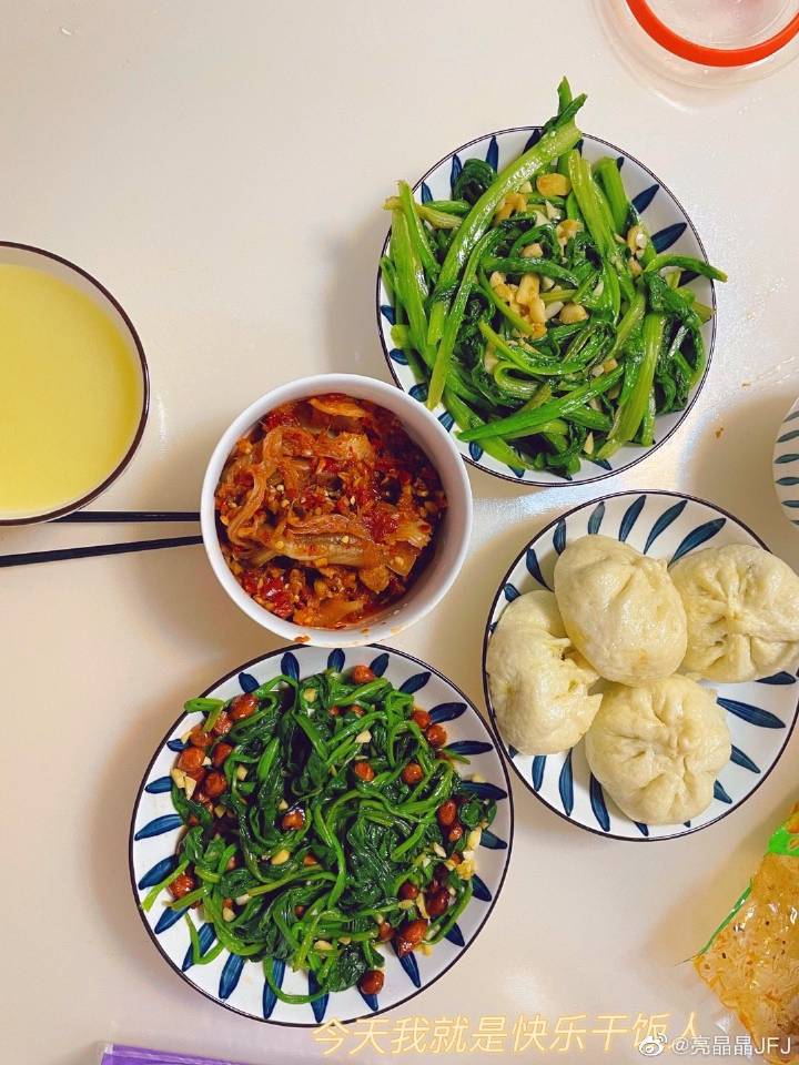 今天晚饭吃什么各位可以在评论区上菜啦喜欢哪个给他点个赞