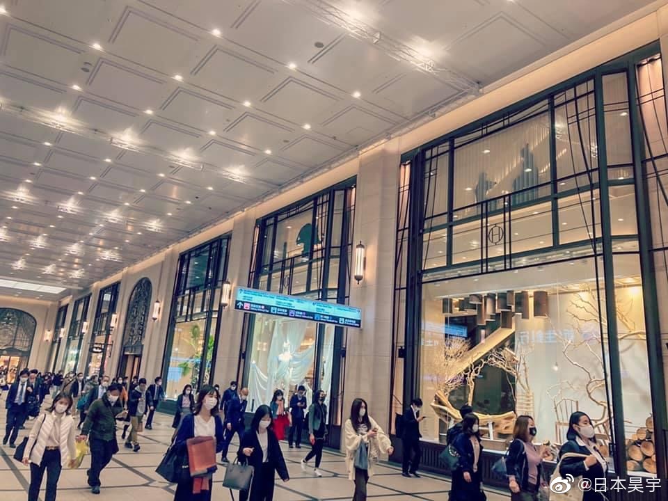 大阪梅田阪急百货店的橱窗经常按季 主题搞一些展览 大阪梅田阪急百货店的橱窗经常按季 主题搞一些展览