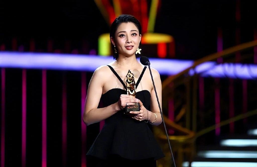 9.6分！《万里归途》票房正式破3亿，观众说得最多的是殷桃演技休闲区蓝鸢梦想 - Www.slyday.coM