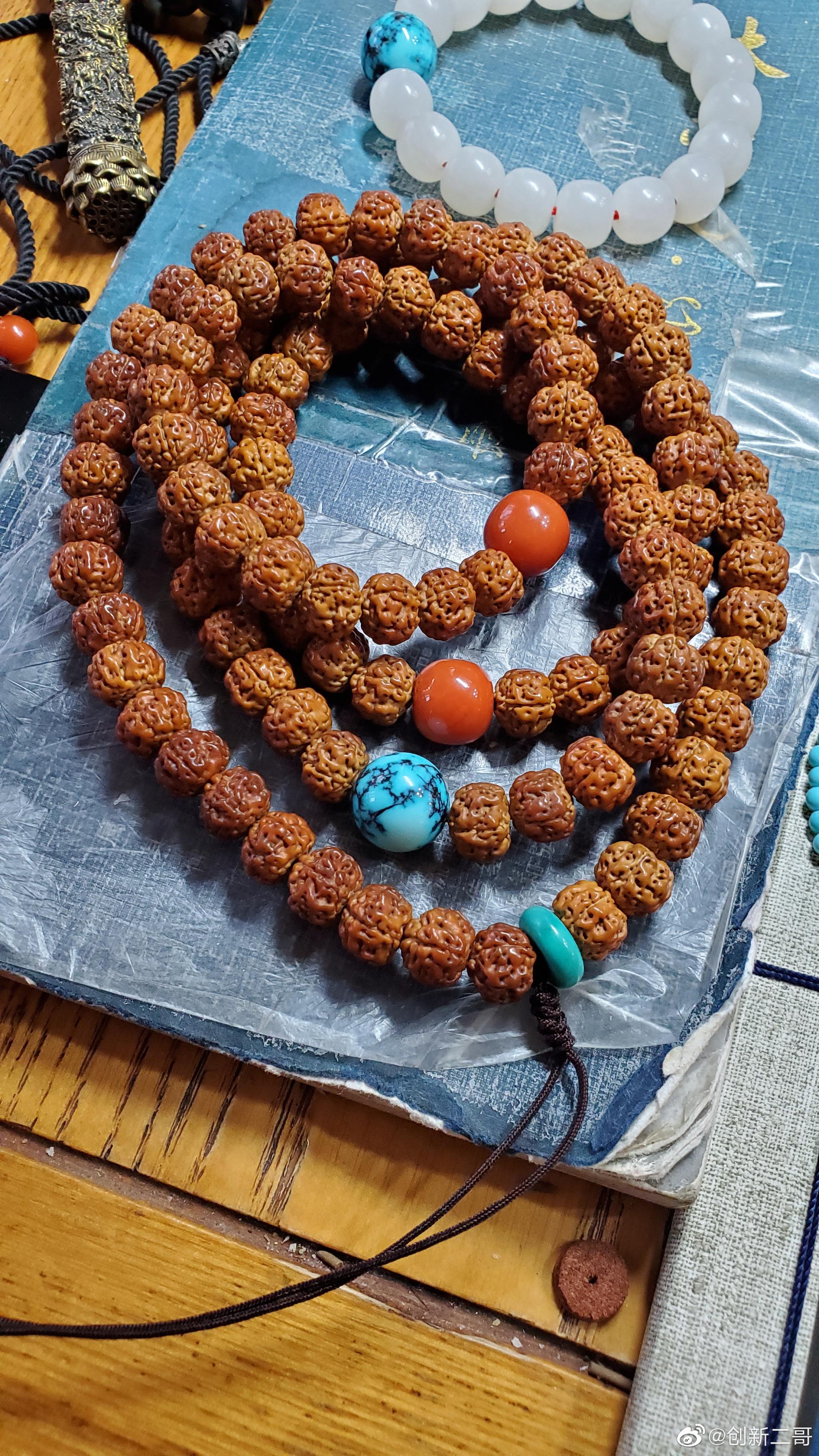 我的这串小金刚啥时候盘成人家这样,这个老小伙,大金刚盘了两年多