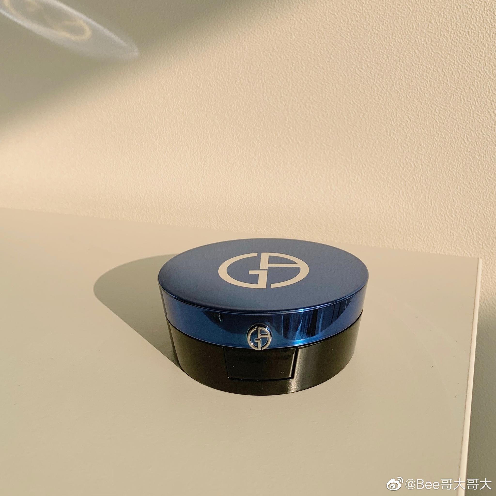 刚到手的阿玛尼蓝气垫这个蓝色好好看等我repo