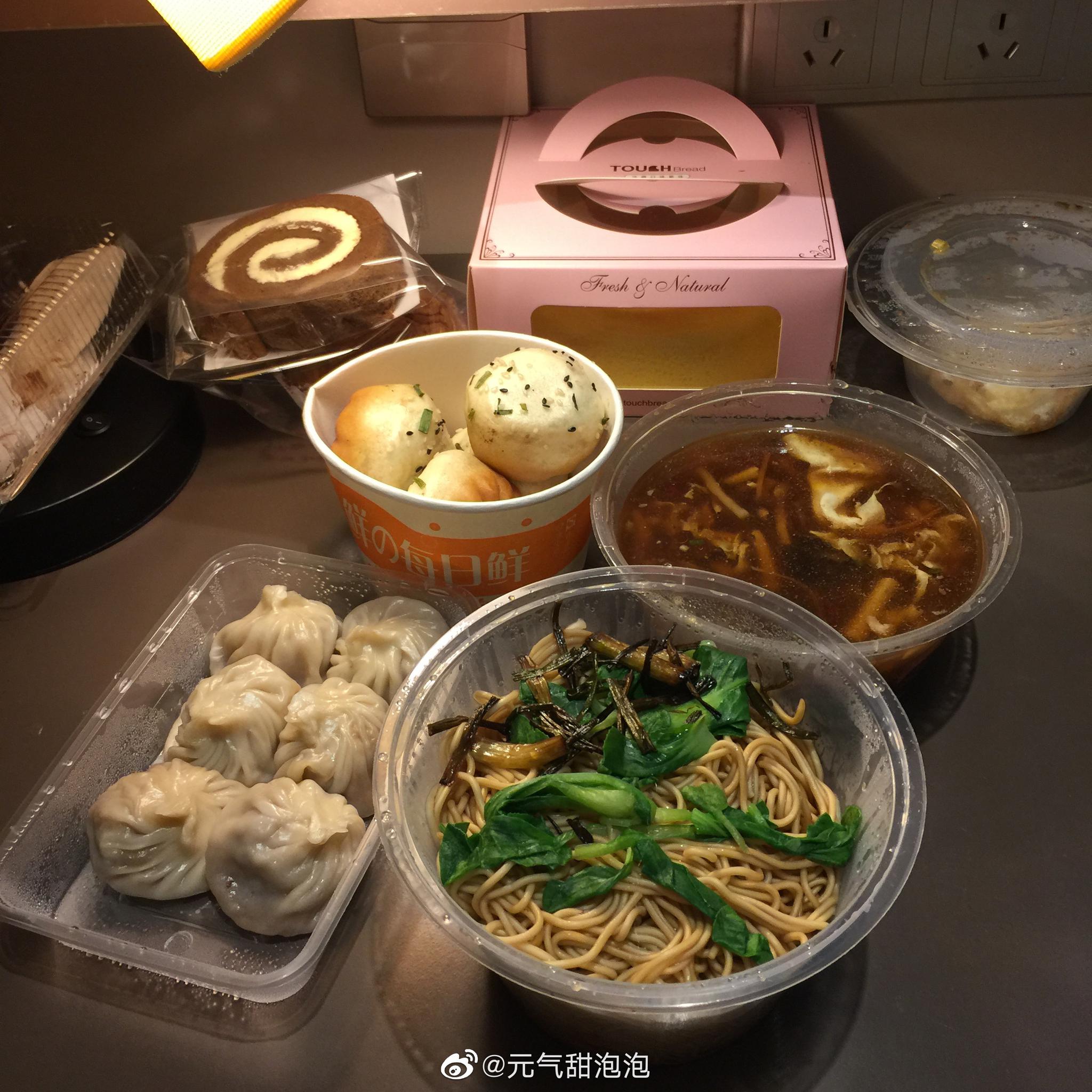 应该没有人比我爱点外卖了吧 我到任何城市最爱做的事就是在酒店