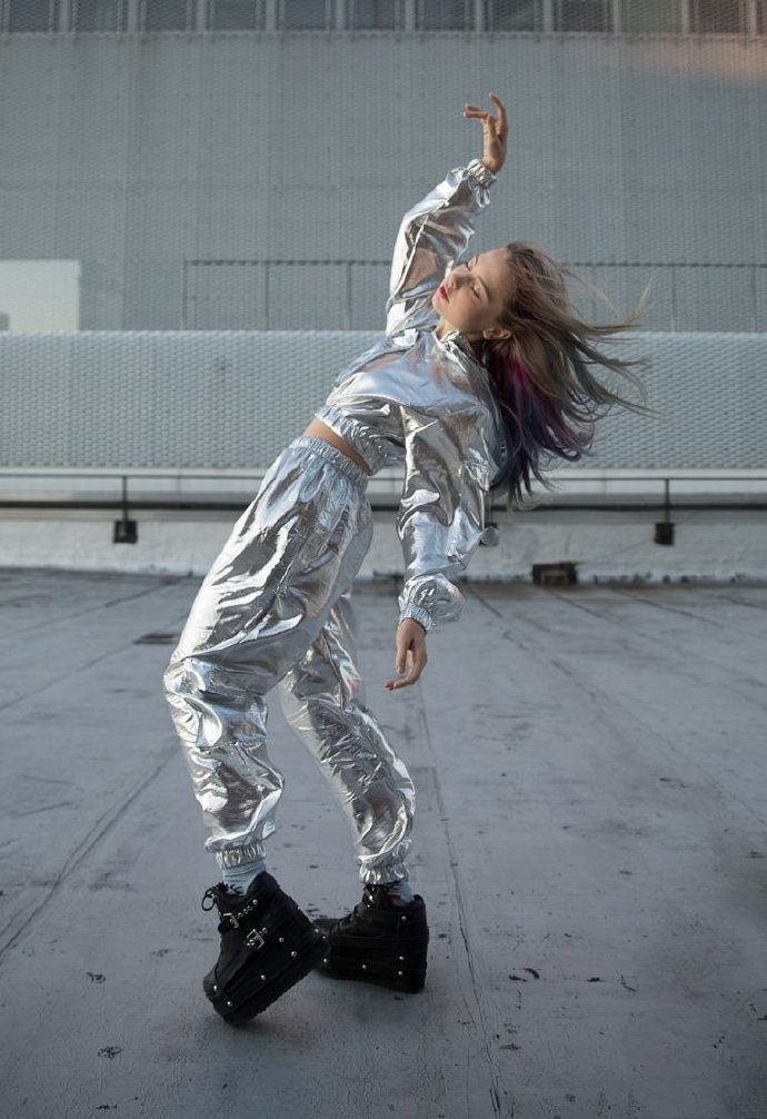 酷酷的pose和服饰参考