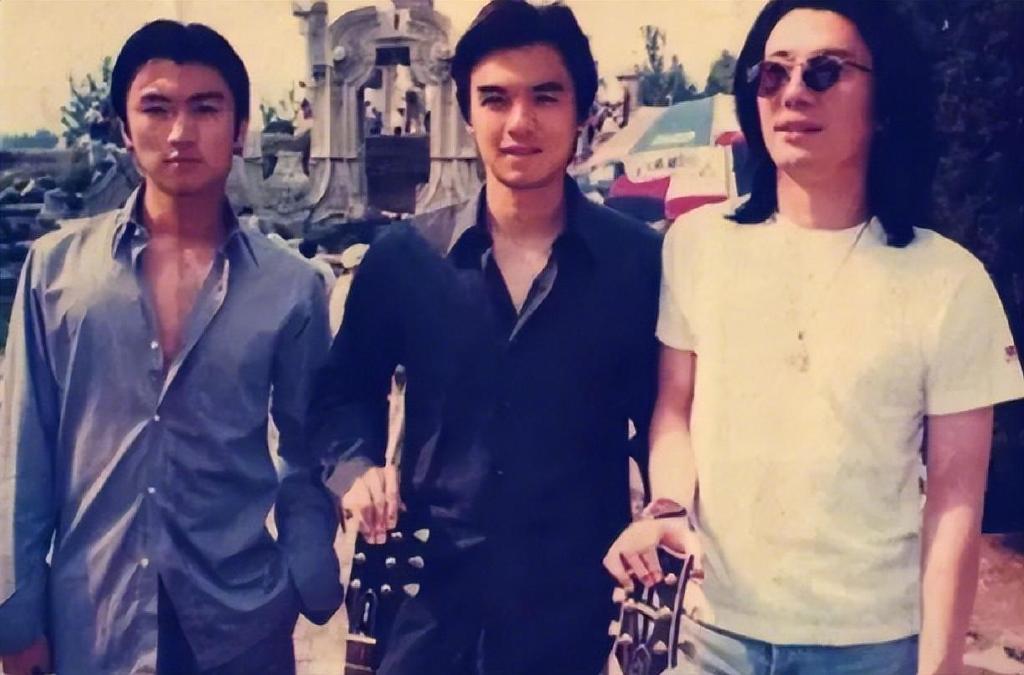 “摇滚老炮”郑钧：前妻用18年教他成长，为何转身娶了刘芸？|赤裸裸|郑钧|孙锋_新浪新闻