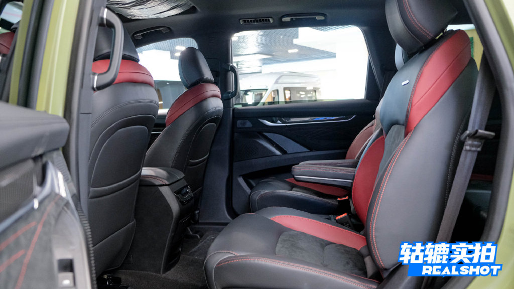 到店实拍大通d90pro亚马逊版武装到牙齿又不失温馨的硬派suv