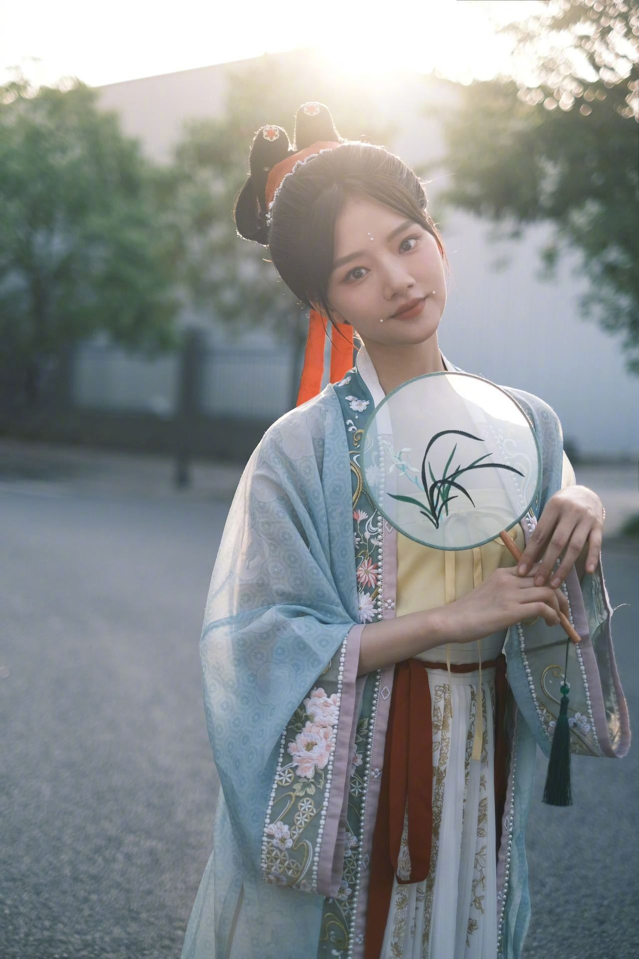 不得不说央视是懂i古装人想看什么的……__财经头条