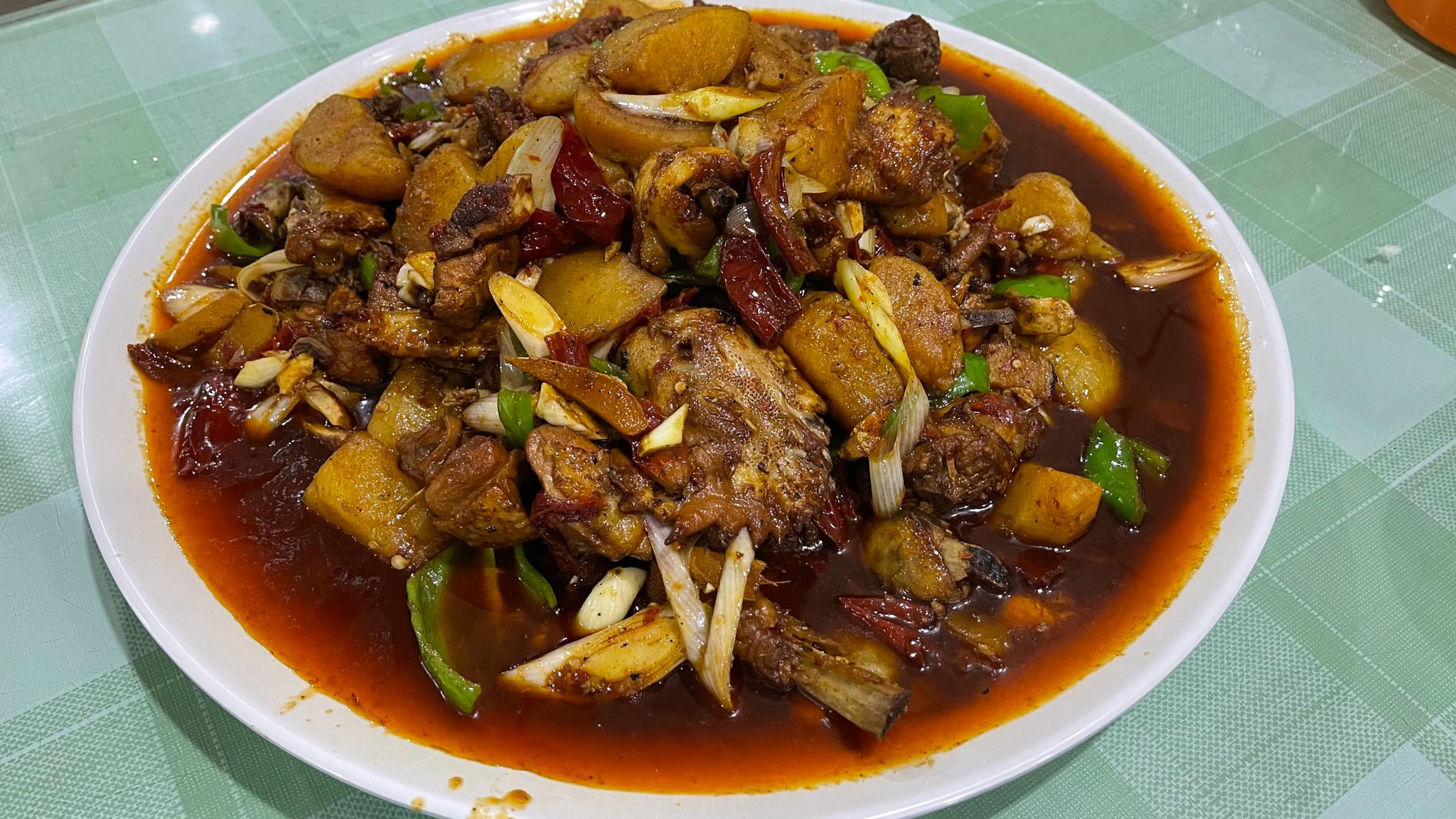 新疆大盘鸡,是真的很大一盘_高清图集_新浪网