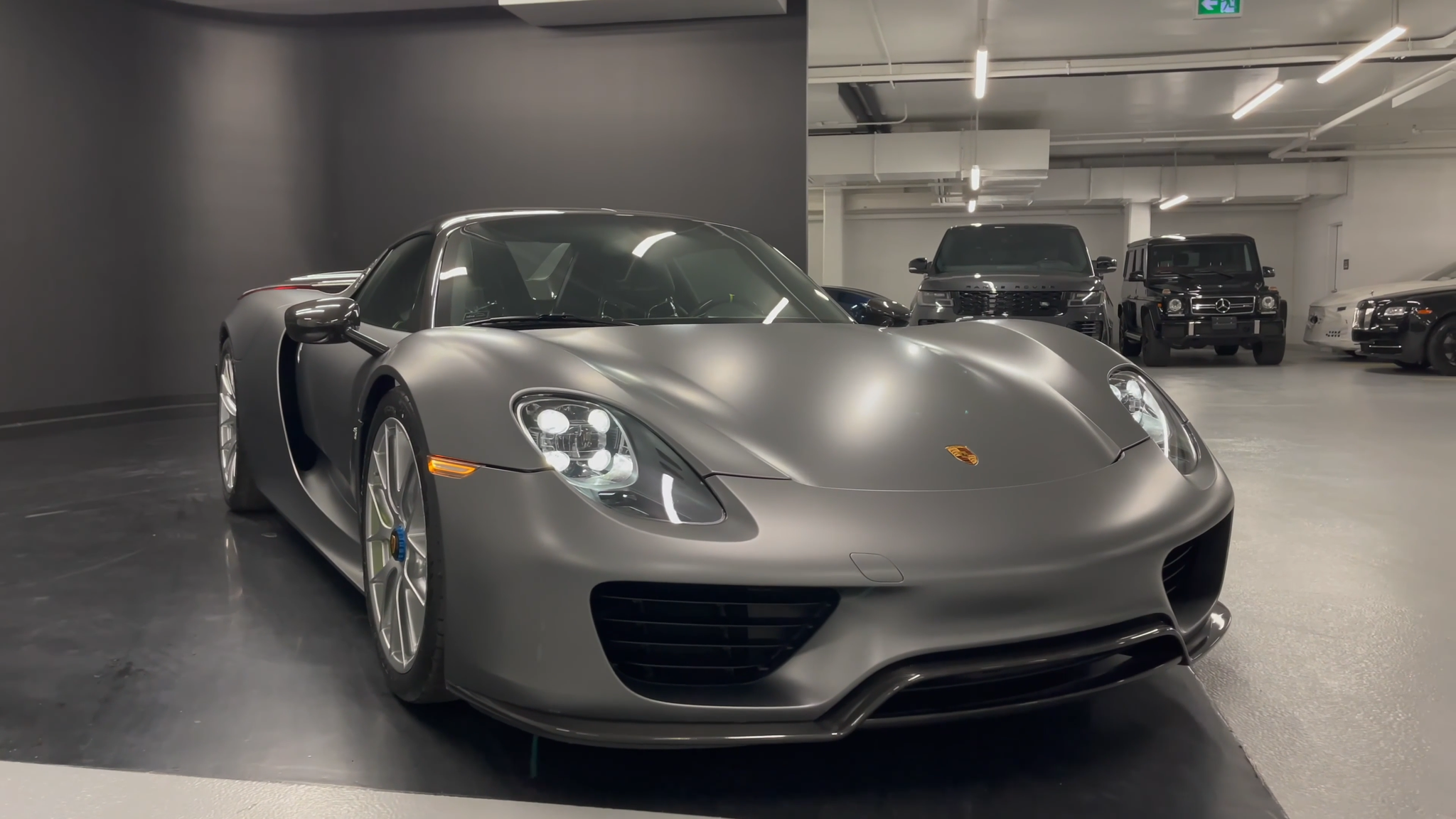 00:00 11:06 11:06 为您推荐: 兰博基尼大牛上街,一旁的保时捷,被大牛