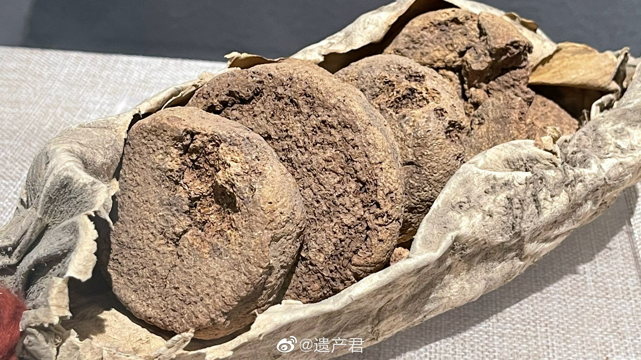 新疆巴州博物馆展出的公元前8-2世纪的粟米饼……