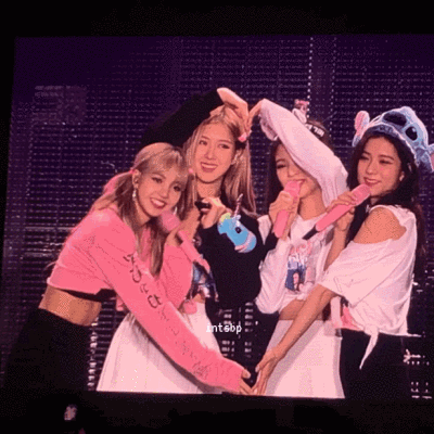 blackpink四人在一起合照四个人在一起时氛围感好好