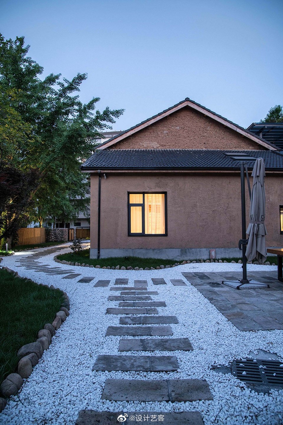 发现民宿 | 位于天目山下的养心场所,夯土墙,青石板,枯木