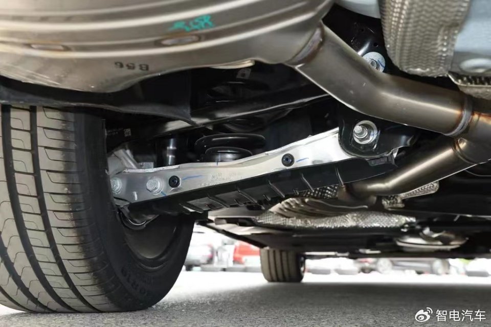 b级豪华轿车优等生奥迪a4lbo星夜版值得选择吗