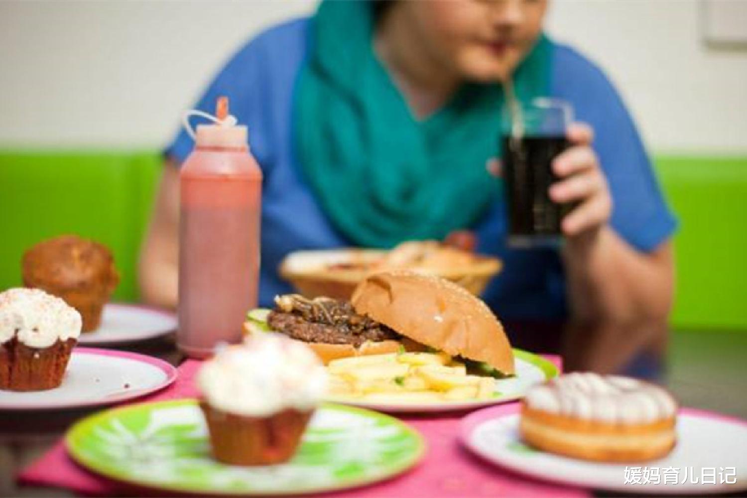 爸爸偷偷投喂零食，致2岁女儿营养不良：带娃一定要统一战线休闲区蓝鸢梦想 - Www.slyday.coM