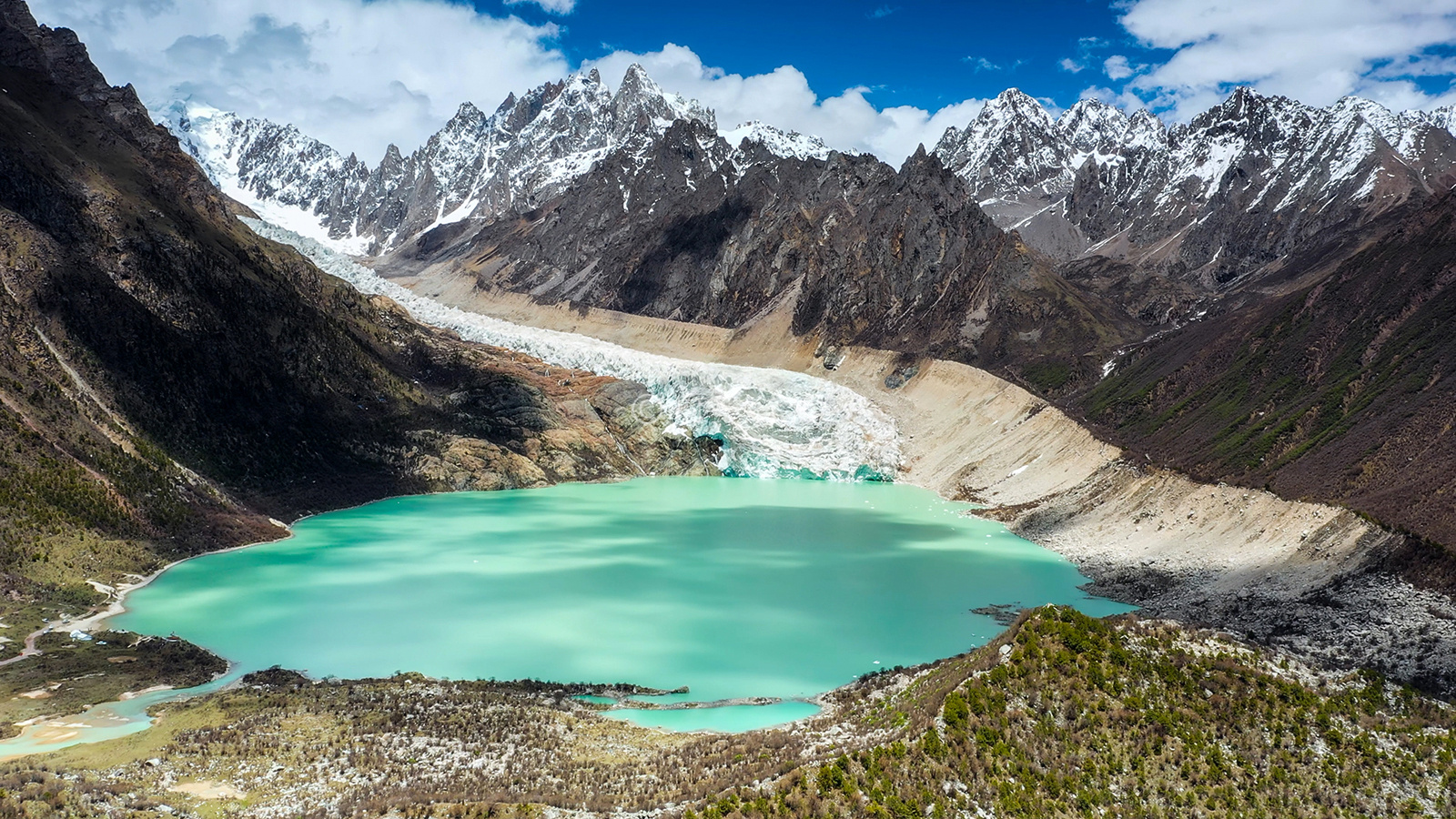 布加岗日海拔仅6328米,却拥有冰川124条……_高清图集_新浪网
